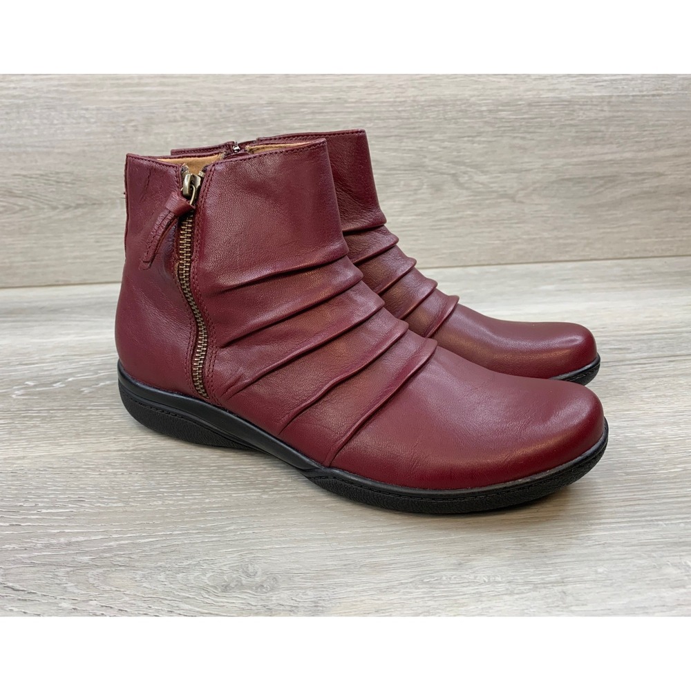 Clarks Women's Leather Ruched Zipper 10N Ankle Boots‎